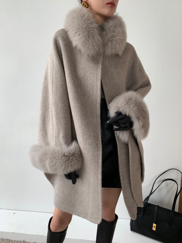 Cape Fox Fur Collar Cashmere Wavy Coat - Image 2