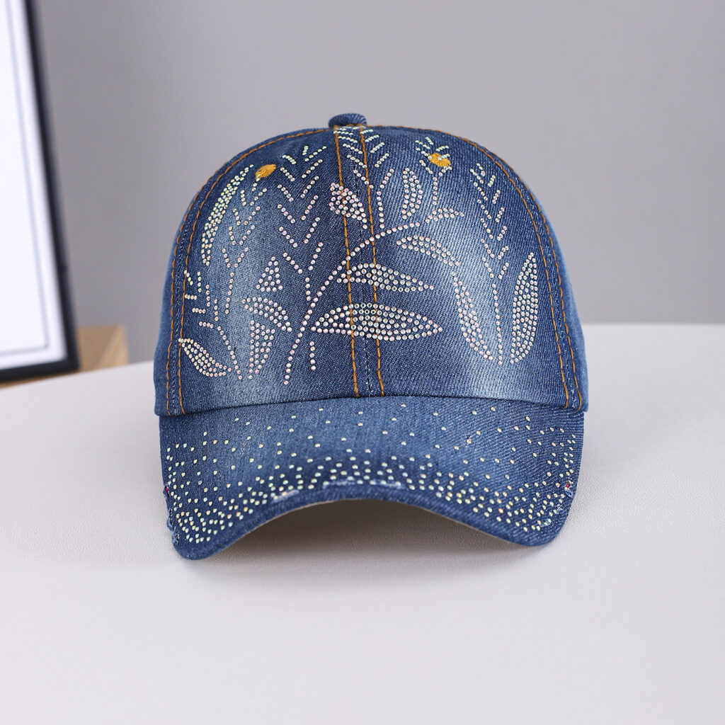 Men's And Women's Style Leaf-shaped Beaded Antique Finishing Craft With Full Beads On The Brim Makes The Hat Look Smaller On The Face. This Baseball Cap Is Suitable For Daily Commuting.